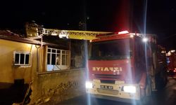 NEVŞEHİR - Bir evin çatısında çıkan yangın söndürüldü