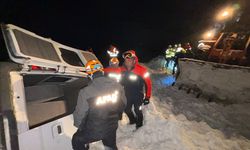 VAN - Kara yolunda çığın sürüklediği minibüsteki 1 kişi öldü (2)