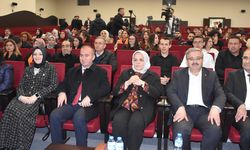 AFYONKARAHİSAR - AK Parti Kadın Kolları Başkanı Keşir, partisinin İl Başkanlığında konuştu