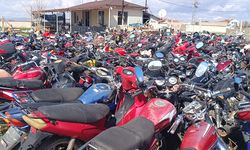 AFYONKARAHİSAR - Sandıklı'da yediemin otoparkında bekleyen motosikletler geri dönüşüme gönderildi
