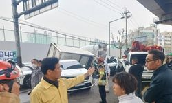 Güney Kore’de 13 araç zincirleme kazaya karıştı: 17 yaralı