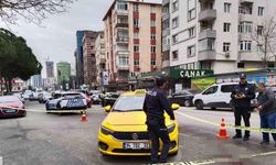 Kadıköy’de taksiciyi gasp edip bıçakladılar