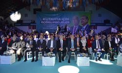 AK Parti'li Yenişehirlioğlu, Kütahya Belediye Başkan adayı Saraçoğlu'nun projelerinin tanıtımında konuştu
