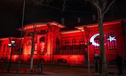 ANKARA -  Birinci Meclis Binası ve Atatürk Cumhuriyet Kulesi Türk bayrağı renklerine büründü