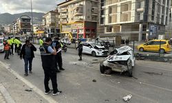 ANTALYA - Üç aracın karıştığı kazada 2 kişi öldü, 3 kişi yaralandı