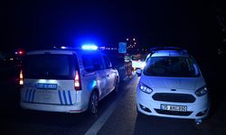 EDİRNE - Polisin "dur" ihtarına uymayan araçta 6 düzensiz göçmen yakalandı
