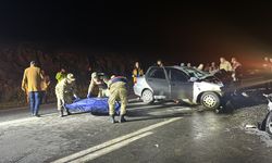 GAZİANTEP - İki otomobilin çarpıştığı kazada 2 kişi öldü, 5 kişi yaralandı