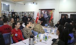 HAKKARİ - İçişleri Bakanı Yerlikaya, güvenlik güçleriyle bir araya geldi