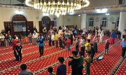 HATAY - Çocuklar ramazanın maneviyatını camide etkinliklerle öğreniyor
