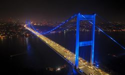 İSTANBUL - FSM Köprüsü kolon kanseri farkındalığı için mavi renge büründü