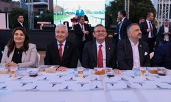 İZMİR - CHP Genel Başkanı Özgür Özel, İzmir'de iftar programına katıldı