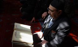 İZMİR - Ramazan ayının ilk cuma namazı kılındı
