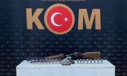 KARS - Silah ticareti yaptıkları iddiasıyla 2 şüpheli yakalandı