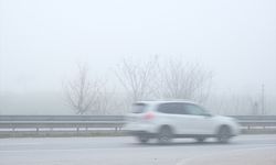 KIRKLARELİ - Yoğun sis trafikte görüş mesafesini olumsuz etkiliyor