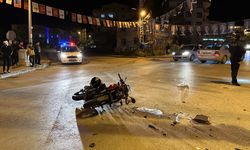 SİNOP - Motosikletle otomobilin çarpıştığı kazada 2 kişi yaralandı