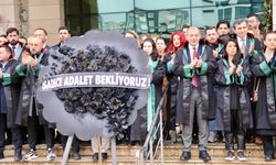 TRABZON - Bir grup avukat Trabzonspor taraftarlarının tutuklanmasını protesto etti