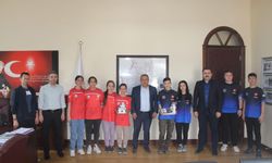 Bölge şampiyonlarından İlçe Milli Eğitim Müdürü Özkan’a ziyaret