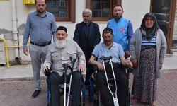 Boyabat'ta iki engelliye müftülükçe engelli aracı alındı