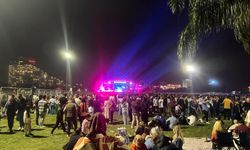ADANA - Portakal Çiçeği Karnavalı'nda şarkıcı Emircan İğrek konser verdi