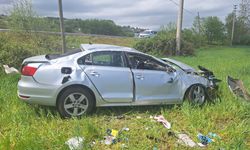 Samsun-Sinop yolunda tarlaya devrilen otomobildeki çift ağır yaralandı