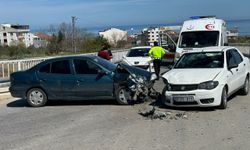 Sinop'ta 2 otomobilin çarpıştığı kazada 2 kişi yaralandı