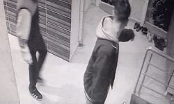 Bilecik’te ayakkabı hırsızları güvenlik kamerasına yakalandı