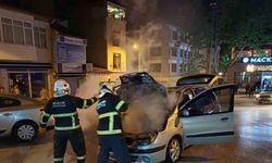 Bilecik’te seyir halinde alev alan ve patlamalar yaşanan araç yangını korkuttu