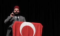 İstiklal şairinin halka seslenişi sahnede anlatıldı