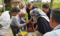 Karabük’te üreticiler ana arı yetiştirmenin püf noktalarını öğrendi