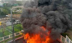 Pendik’te çocuk parkında yangın: Alevler metrelerce yükseldi