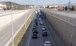 AMASYA - İstanbul-Samsun kara yolunda bayram trafiği yoğunluğu