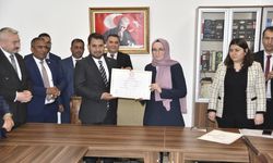 ANKARA - Kahramankazan Belediye Başkanı Çırpanoğlu mazbatasını aldı