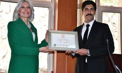 BİLECİK - Bilecik Belediye Başkanı Melek Mızrak Subaşı mazbatasını aldı
