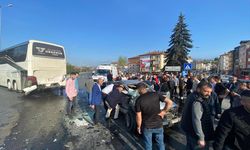 BOLU - Yolcu otobüsüne çarpan otomobildeki 2 kişi öldü, 1 kişi yaralandı