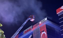 BURSA - İş merkezinin çatısında çıkan yangın söndürüldü