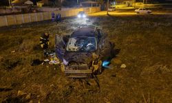 ÇORUM - Otomobil ile çarpışan hafif ticari araçtaki çocuk öldü, 4 kişi yaralandı