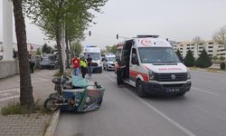 ÇORUM - Otomobilin motosiklete çarptığı kazada 3 kişi yaralandı