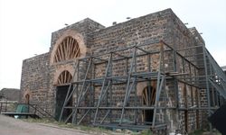 DİYARBAKIR - Depremde hasar gören Saint George Kilisesi ve Çardaklı Hamamı restore ediliyor