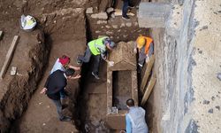 DİYARBAKIR - Üzerinde "Malta Haçı" bulunan Roma dönemine ait lahit bulundu