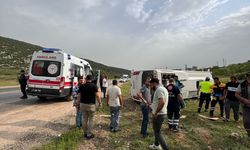 GAZİANTEP - Yolcu midibüsünün devrilmesi sonucu 10 kişi yaralandı