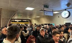 İSTANBUL - Metro arızası nedeniyle Altunizade İstasyonu'nda yoğunluk