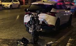 İZMİR - Otomobil ile çarpışan motosikletin sürücüsü ağır yaralandı
