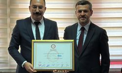 KARABÜK - Karabük Belediye Başkanı Özkan Çetinkaya, mazbatasını aldı