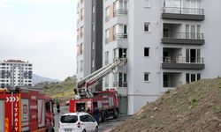 KAYSERİ - Apartmanda çıkan yangında 4 kişi dumandan etkilendi