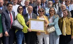 Kırşehir Belediye Başkanı Selahattin Ekicioğlu, mazbatasını aldı
