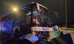 KOCAELİ - Anadolu Otoyolu'nda bariyere çarpan yolcu otobüsündeki 2 kişi yaralandı
