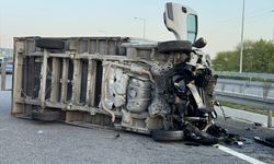 KOCAELİ - Kuzey Marmara Otoyolu'nda kamyonet otomobile çarptı, 2 ölü, 4 yaralı