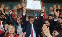 KÜTAHYA - Belediye Başkanı Eyüp Kahveci mazbatasını aldı
