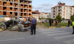 MUĞLA - İki otomobilin çarpıştığı kazada 1'i çocuk 3 kişi yaralandı
