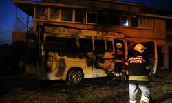 MUĞLA - Minibüste çıkan yangın sıçradığı eve zarar verdi